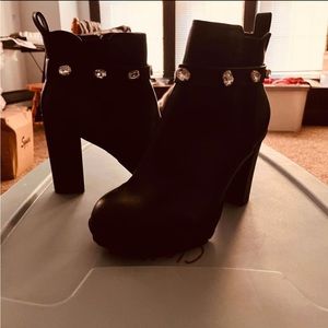 Size 6 heeled booties!